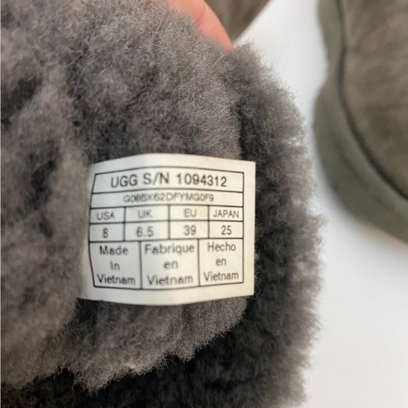 Women’s ⭐️UGG⭐️Grayish/Brown Bailey Bow Boots Size 8 - Picture 2 of 16